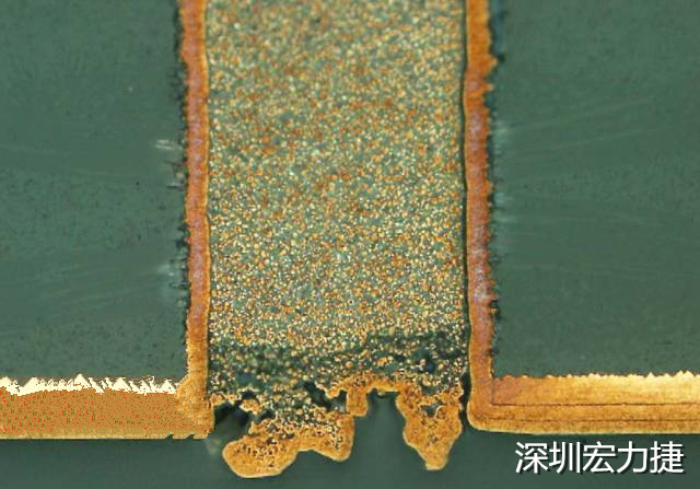 PCB設計之導電孔塞孔工藝 導電孔Via hole又名導通孔，為了達到客戶要求，導通孔必須塞孔，經過大量的實踐，改變傳統(tǒng)的鋁片塞孔工藝，用白網完成板面阻焊與塞孔。生產穩(wěn)定，質量可靠。