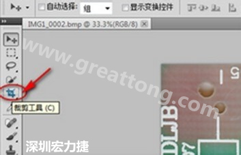 2.1 剪切掉多余的部分。用鼠標(biāo)點(diǎn)擊剪切工具圖標(biāo)