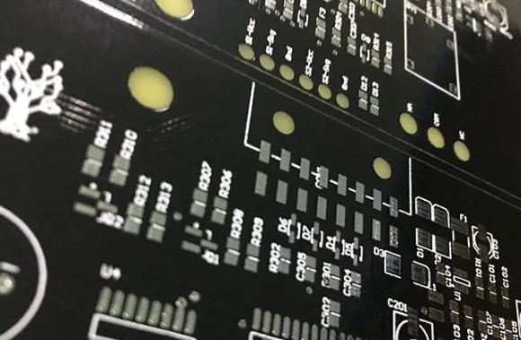 如何確定PCB的基板材料？
